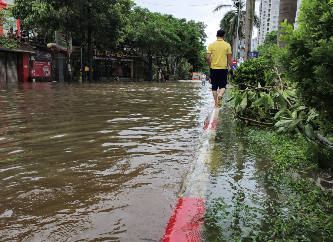 Toàn cảnh Hà Nội trong ngày nước sông Hồng dâng cao: Quận Tây Hồ, Hoàn Kiếm sẵn sàng di dời dân tránh lũ- Ảnh 31.