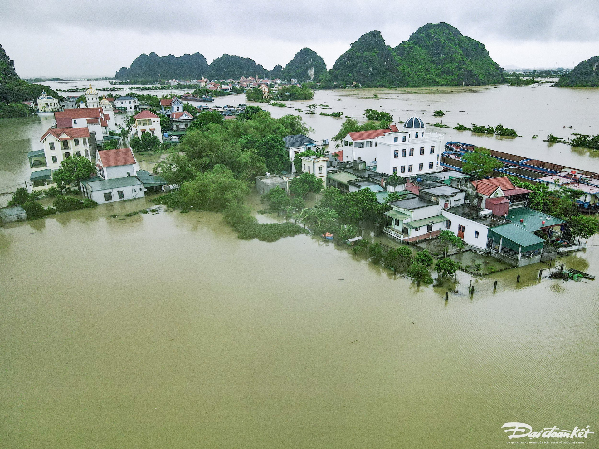 Diễn biến mưa lũ 10/9: Hàng loạt sông ở miền Bắc đạt mức báo động, sẵn sàng trực thăng ứng cứu vùng bị chia cắt- Ảnh 5.