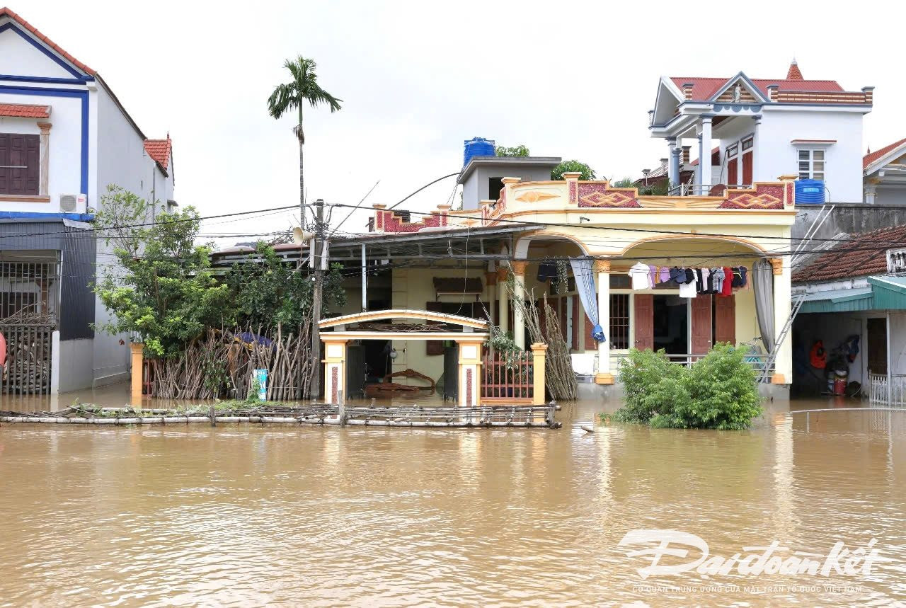 Diễn biến mưa lũ 10/9: Hàng loạt sông ở miền Bắc đạt mức báo động, sẵn sàng trực thăng ứng cứu vùng bị chia cắt- Ảnh 4.