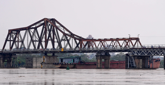 Dừng chạy tàu hỏa qua cầu Long Biên - Hà Nội- Ảnh 1.