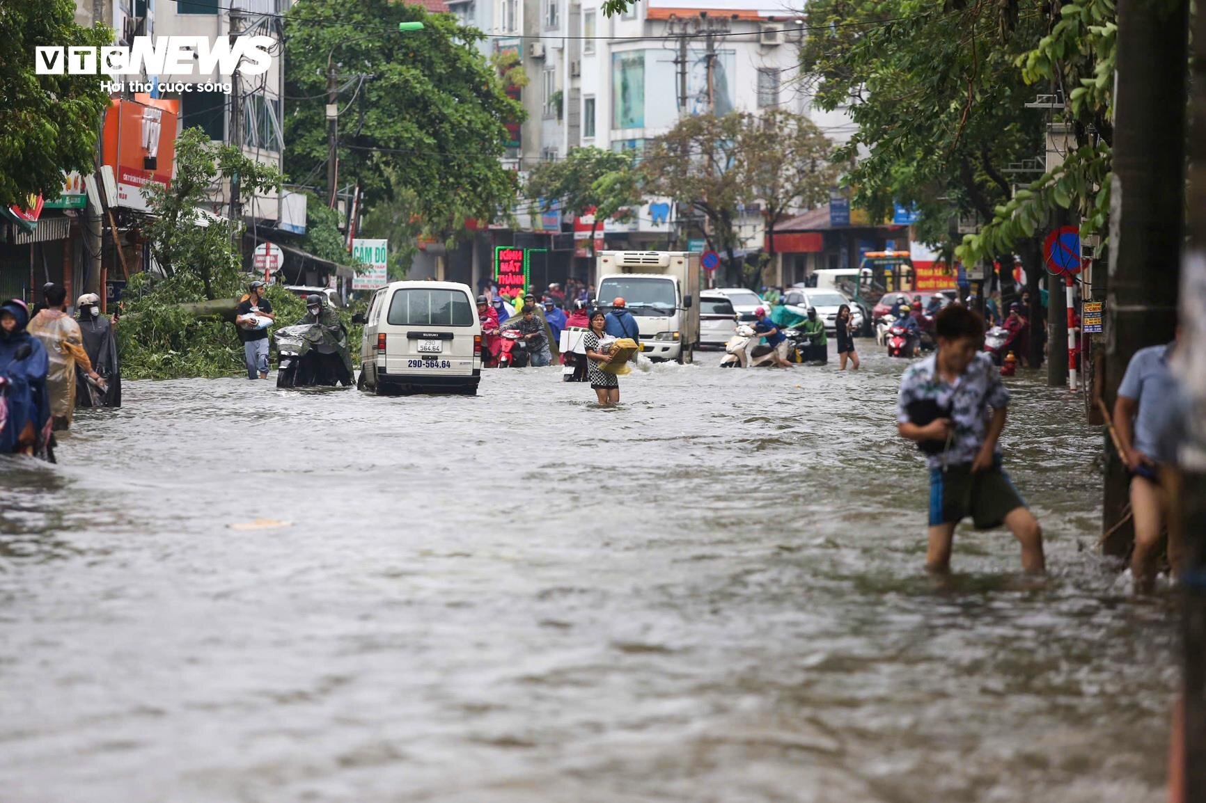 Bãi bồi sông Hồng ngập, người dân nói chưa bao giờ lũ dâng cao như thế- Ảnh 16.