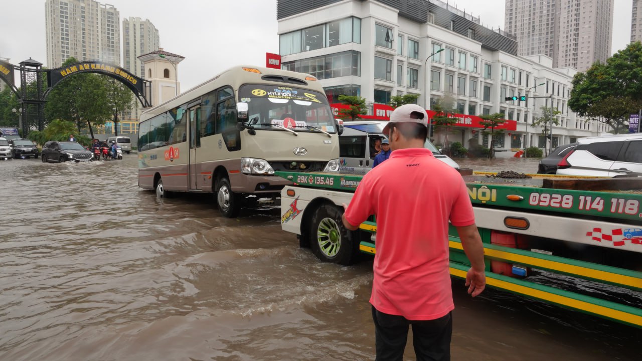 Toàn cảnh Hà Nội trong ngày nước sông Hồng dâng cao: Quận Tây Hồ, Hoàn Kiếm sẵn sàng di dời dân tránh lũ- Ảnh 61.