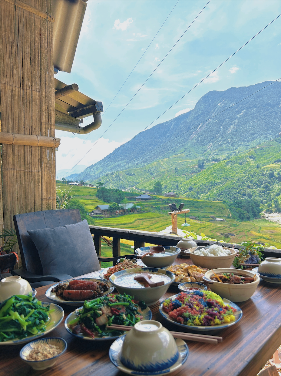 "Nước từ thác đổ ào ào xuống chỗ ở" - trải nghiệm đáng sợ của du khách kẹt giữa vùng núi sạt lở, bão lũ- Ảnh 4.