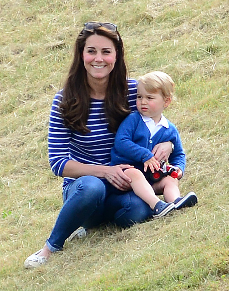 Chiếc áo chiếm sóng quá nhiều trong tủ đồ của Kate Middleton, hóa ra là mẫu kinh điển giao mùa chị em nào cũng thích- Ảnh 7.