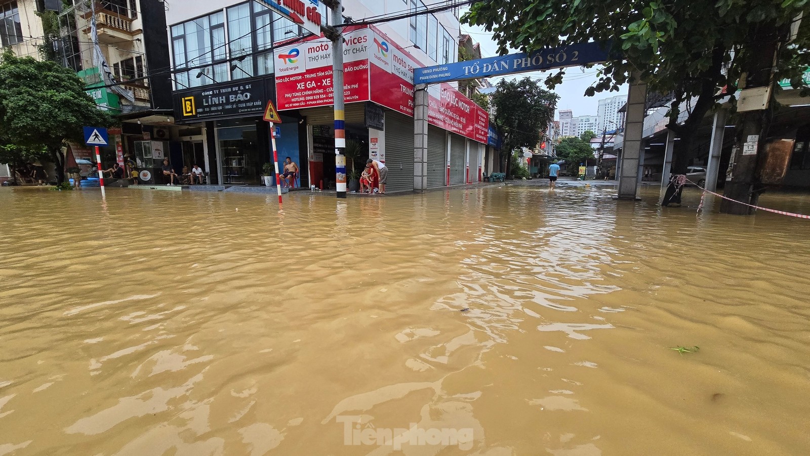 Thái Nguyên: Nước lũ ở sông Cầu rút, lực lượng chức năng tiếp tục cứu người- Ảnh 3.