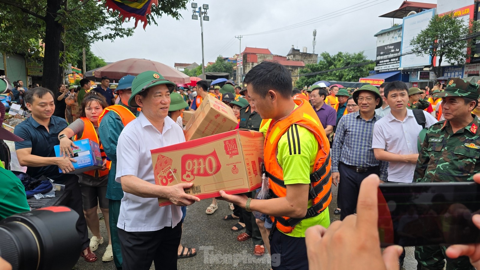 Thái Nguyên: Nước lũ ở sông Cầu rút, lực lượng chức năng tiếp tục cứu người- Ảnh 22.