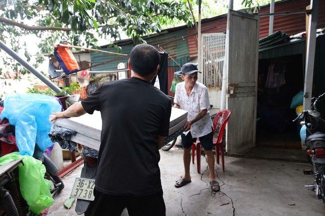 Toàn cảnh Hà Nội trong ngày nước sông Hồng dâng cao: Quận Tây Hồ, Hoàn Kiếm sẵn sàng di dời dân tránh lũ- Ảnh 5.