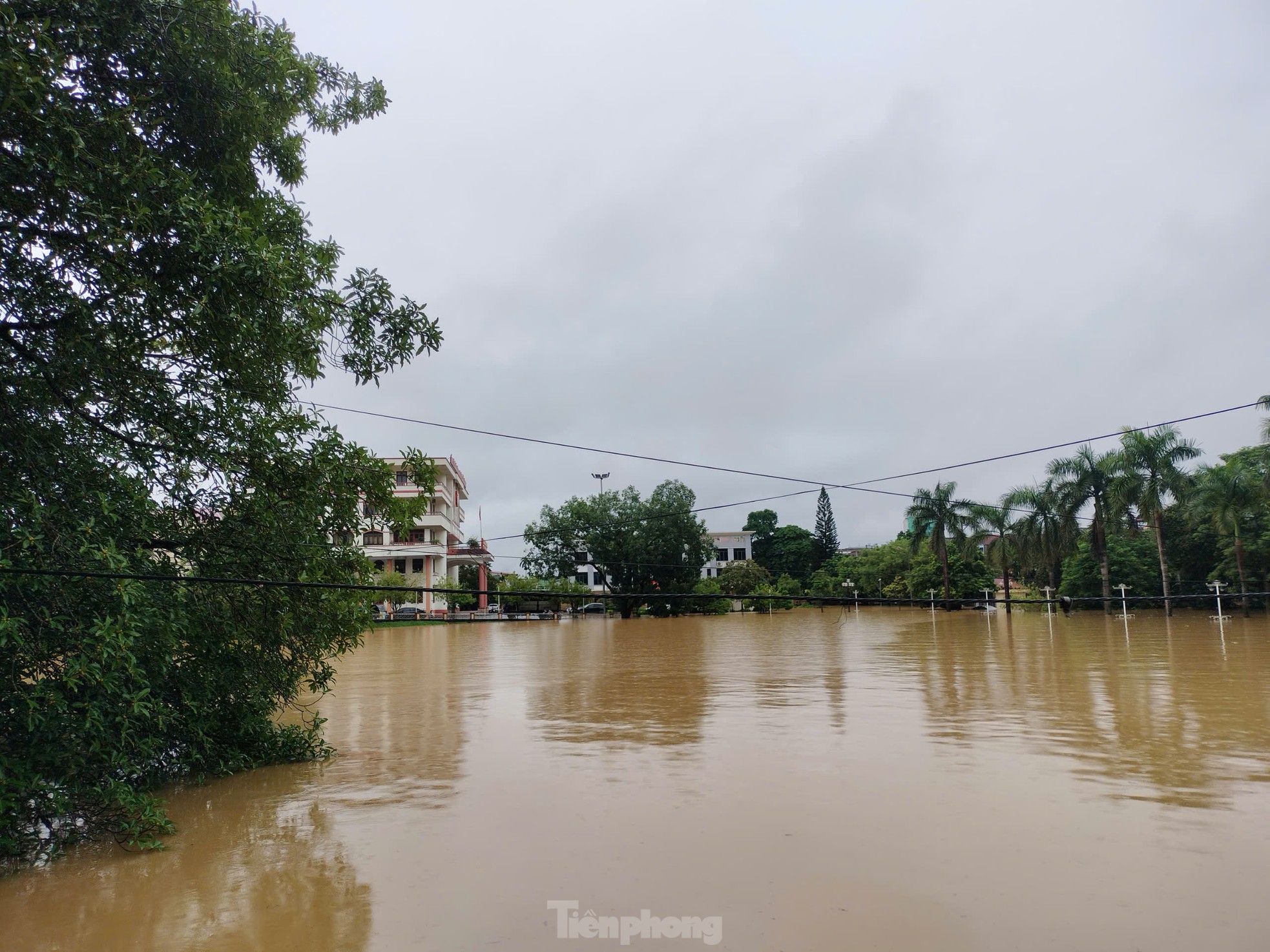 Thành phố Yên Bái chìm trong biển nước, cô lập nhiều phường xã- Ảnh 9.