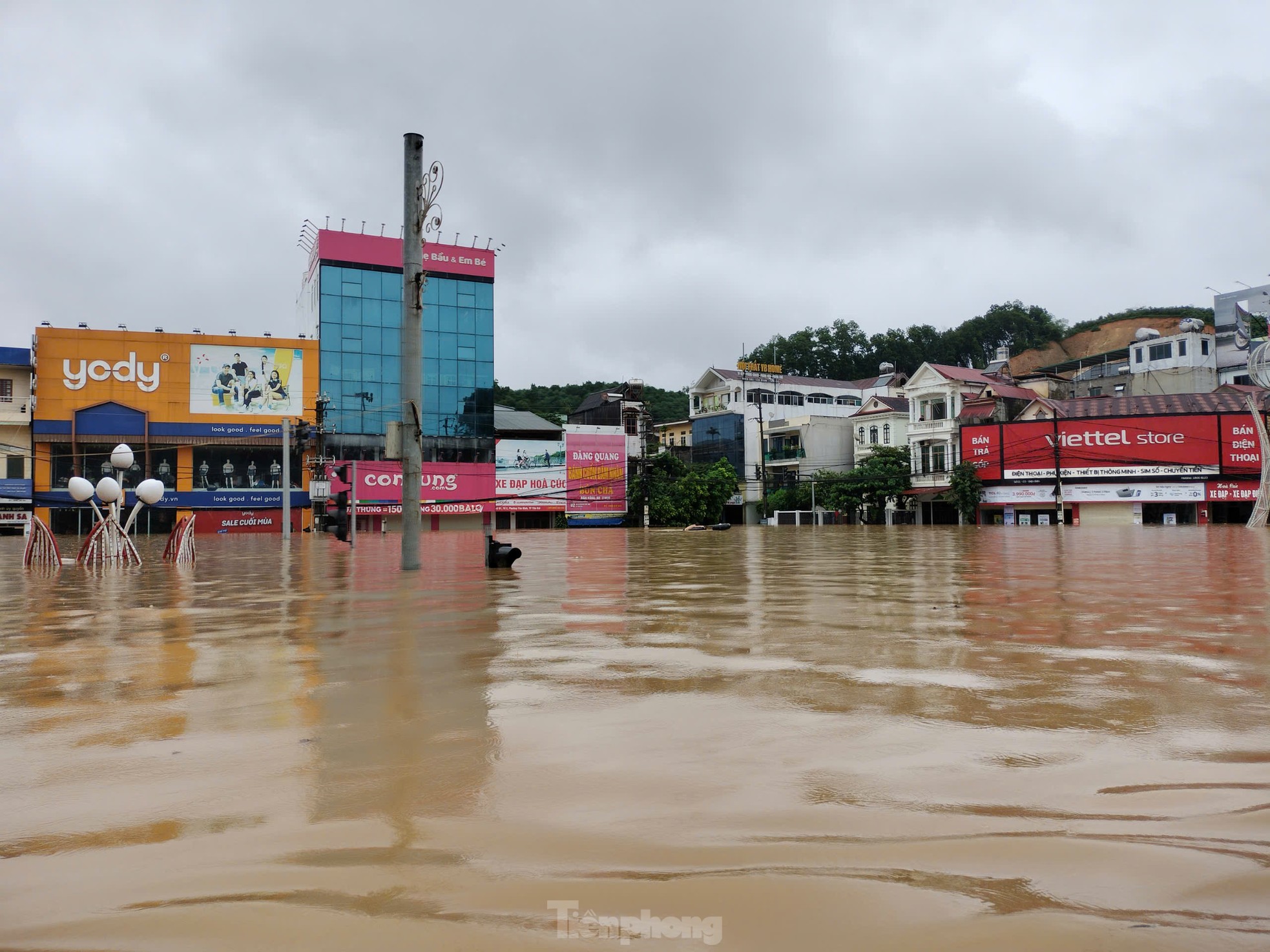 Thành phố Yên Bái chìm trong biển nước, cô lập nhiều phường xã- Ảnh 6.