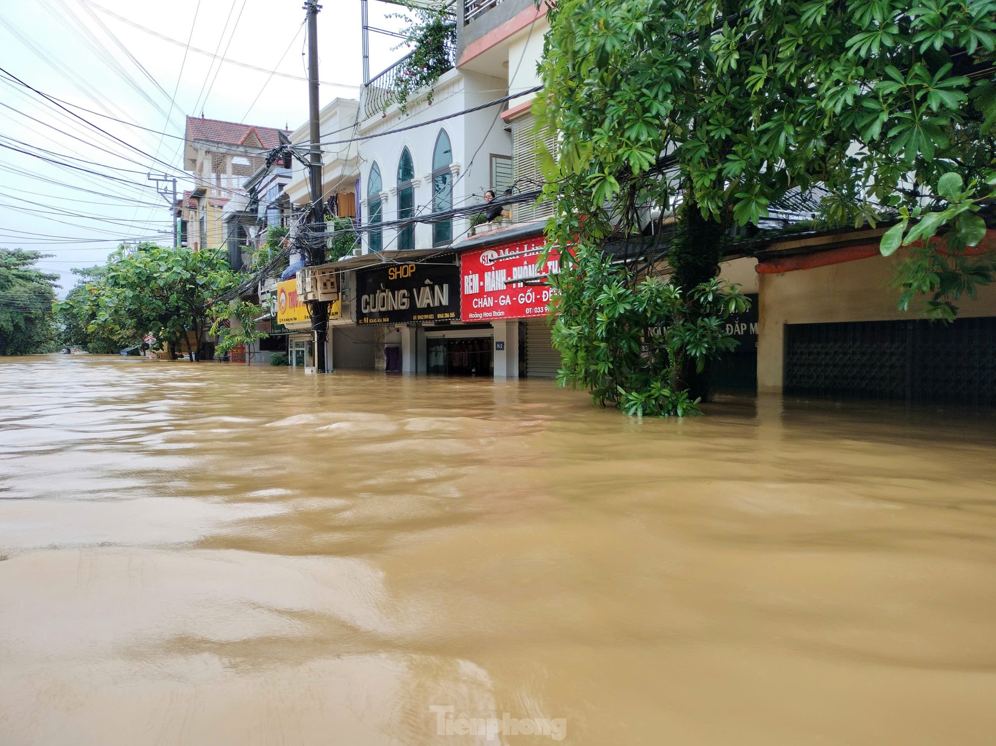 Thành phố Yên Bái chìm trong biển nước, cô lập nhiều phường xã- Ảnh 11.