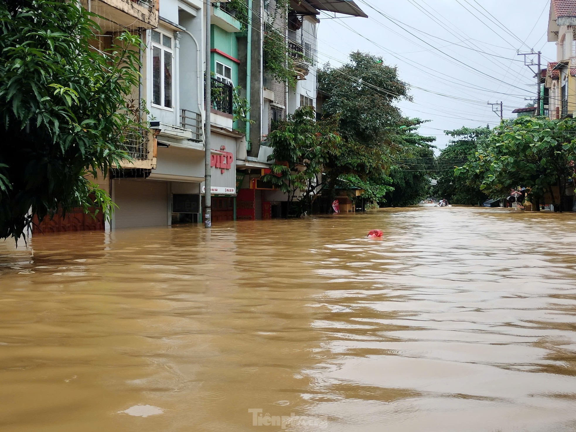 Thành phố Yên Bái chìm trong biển nước, cô lập nhiều phường xã- Ảnh 12.