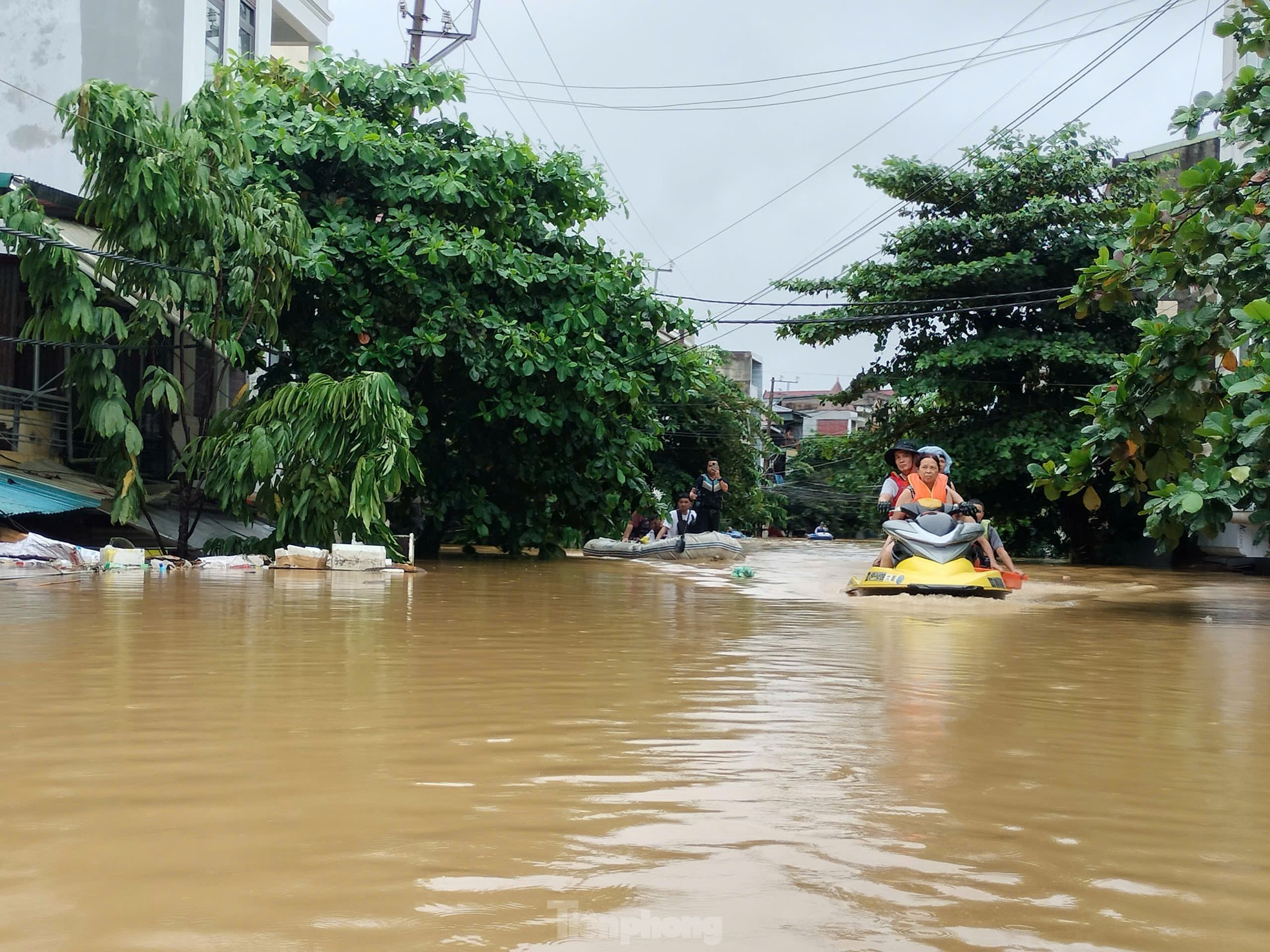 Thành phố Yên Bái chìm trong biển nước, cô lập nhiều phường xã- Ảnh 8.