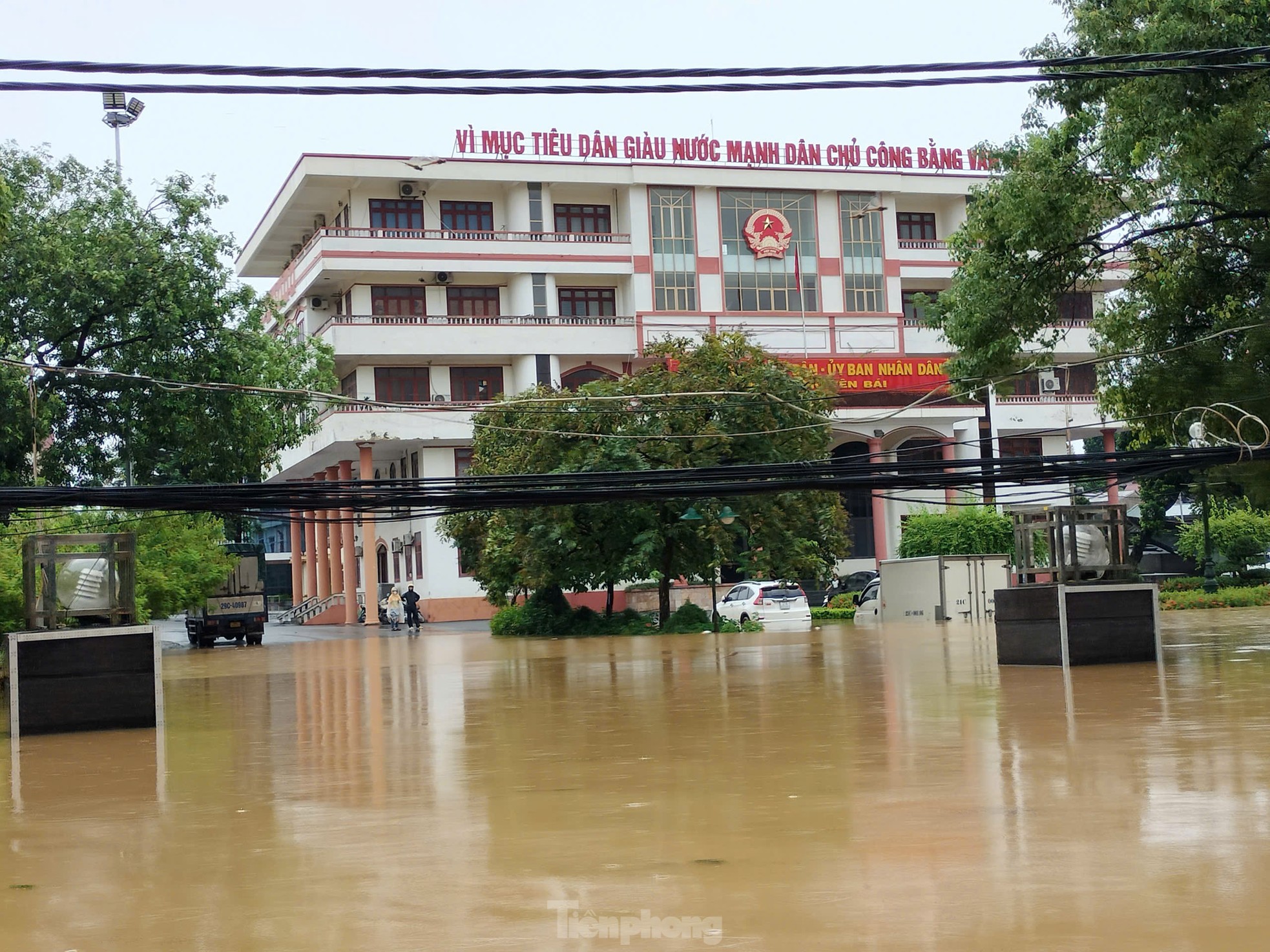 Thành phố Yên Bái chìm trong biển nước, cô lập nhiều phường xã- Ảnh 7.