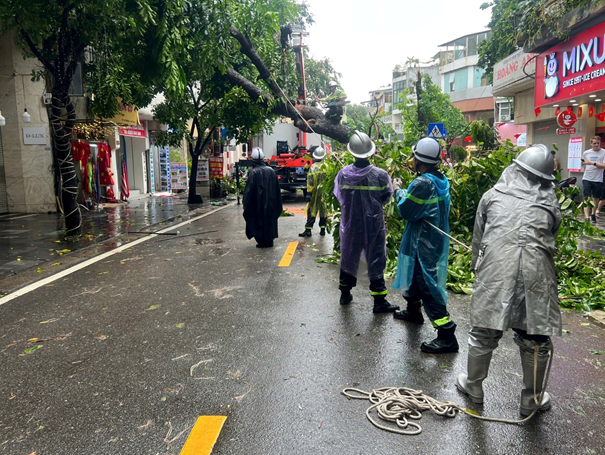 Đến 17h30 ngày 11/9: Đã có 324 người chết và mất tích do bão số 3 và mưa lũ- Ảnh 36.