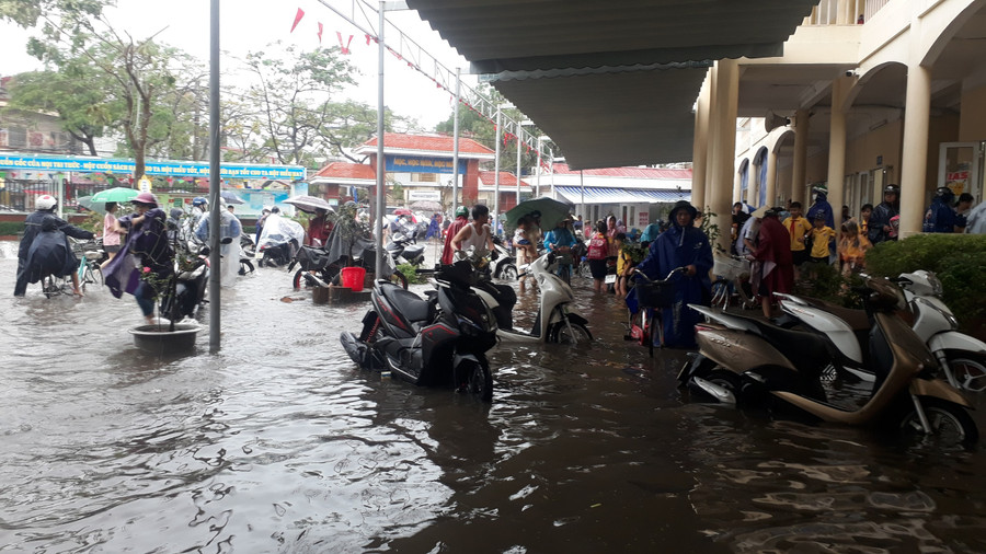 Cảnh báo lũ trên các sông, nhiều trường ở Hải Phòng đề xuất cho HS tạm nghỉ học- Ảnh 2.