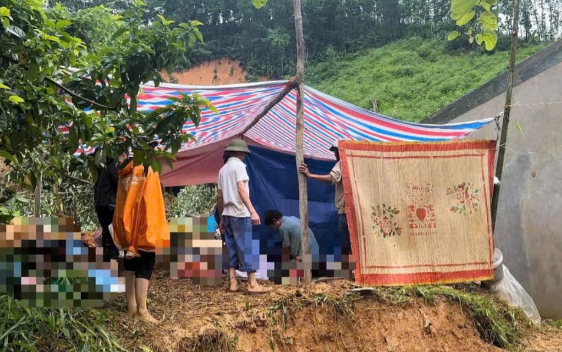 Cả nhà cô giáo mầm non tử vong vì sạt lở: Hàng xóm kể phút tìm thấy cánh tay nạn nhân trong đống bùn đất- Ảnh 1.