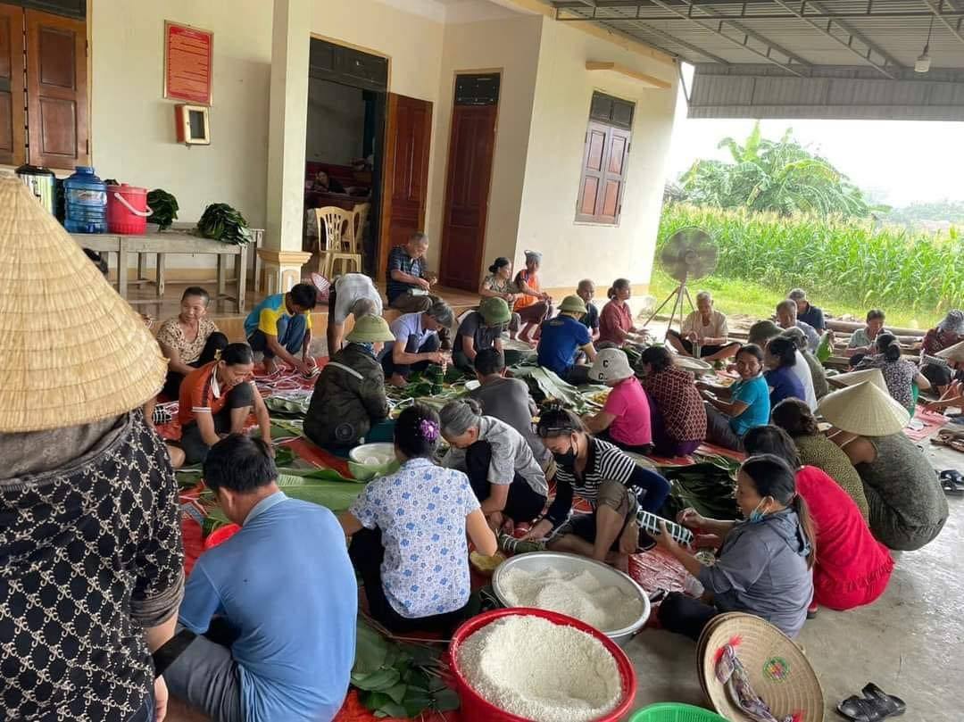 Bà con khắp nơi ngày đêm gói bánh chưng, nấu đồ ăn, gói ghém yêu thương gửi về miền Bắc!- Ảnh 5.