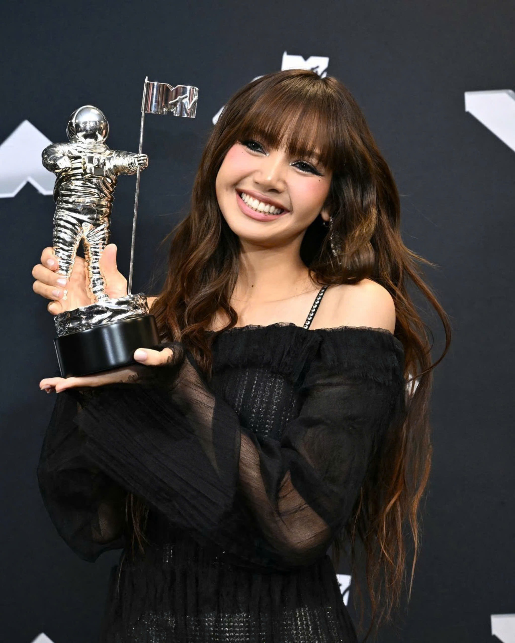 Lisa làm nên lịch sử lần thứ hai tại MTV VMAs, lại độc chiếm giải "Best Kpop"- Ảnh 3.