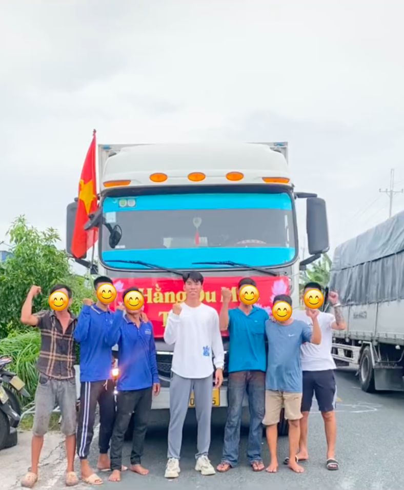 Team Hằng Du Mục lên đường đi cứu trợ, trở về quê hương Vĩnh Phúc làm 1 điều cực ý nghĩa- Ảnh 2.