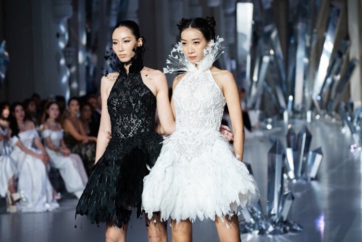 Tạp chí Vogue Singapore khen show diễn của NTK Chung Thanh Phong- Ảnh 3.