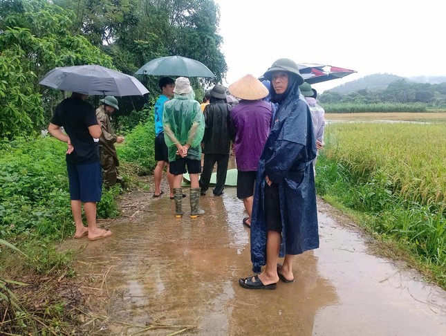 Nước lũ ở Thanh Hóa lên, cuốn trôi nữ công nhân và một xe tải- Ảnh 1.