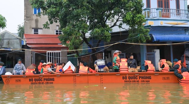 Hà Nội: Di dời 226 hộ dân ở Quốc Oai ra khỏi khu vực ngập sâu- Ảnh 1.