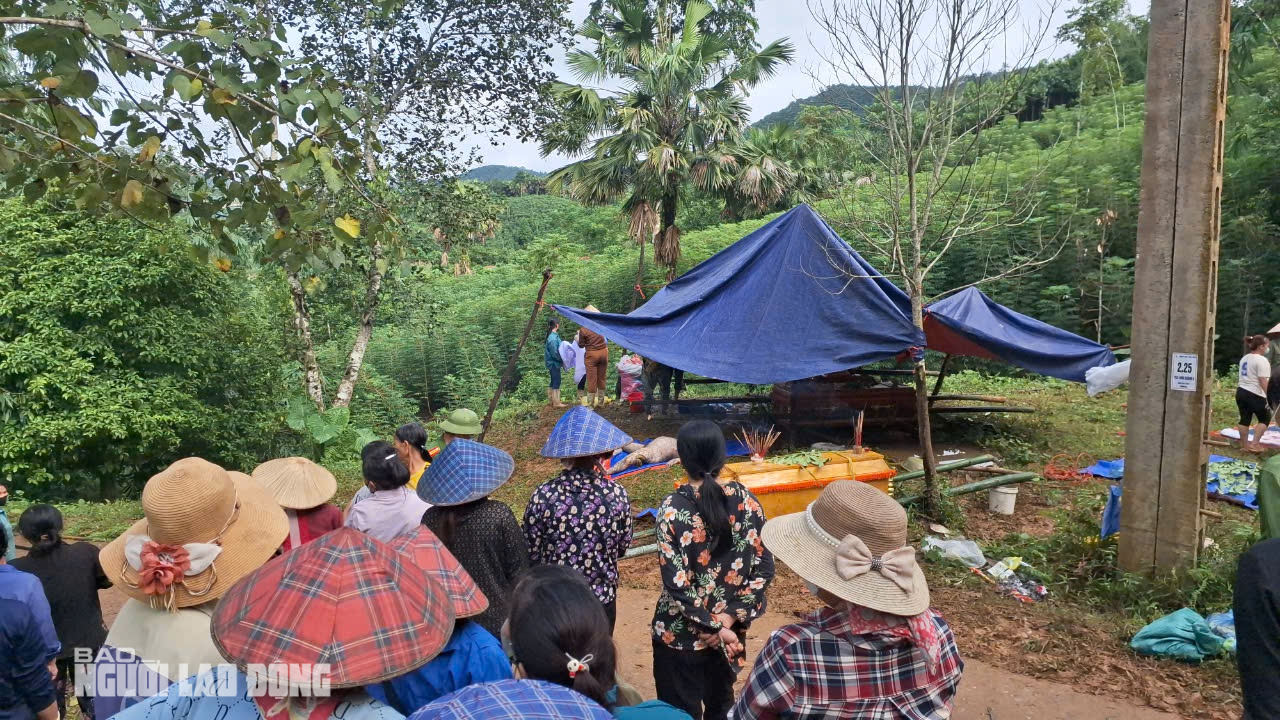 Làng Nủ tang thương sau cơn lũ quét: 29 em học sinh thiệt mạng và mất tích; Con số tử vong không ngừng tăng cao- Ảnh 24.