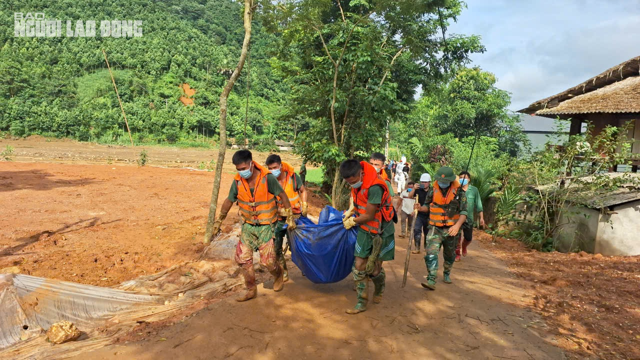 Làng Nủ tang thương sau cơn lũ quét: 29 em học sinh thiệt mạng và mất tích; Con số tử vong không ngừng tăng cao- Ảnh 27.