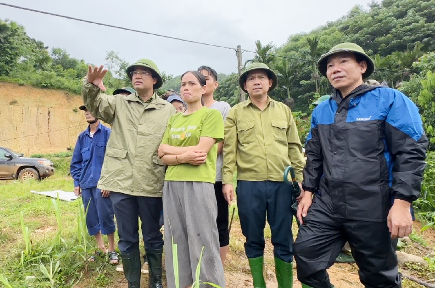 Chủ tịch Lào Cai mắt đỏ hoe, nghẹn ngào: "Gần 100 năm qua tỉnh mới có số người chết và mất tích lớn vậy"- Ảnh 2.