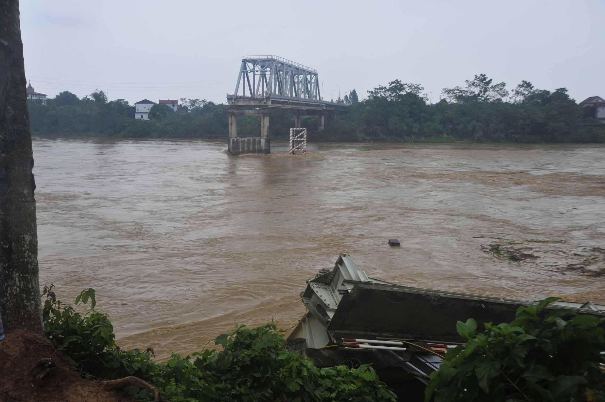 D&ograve;ng nước chảy siết