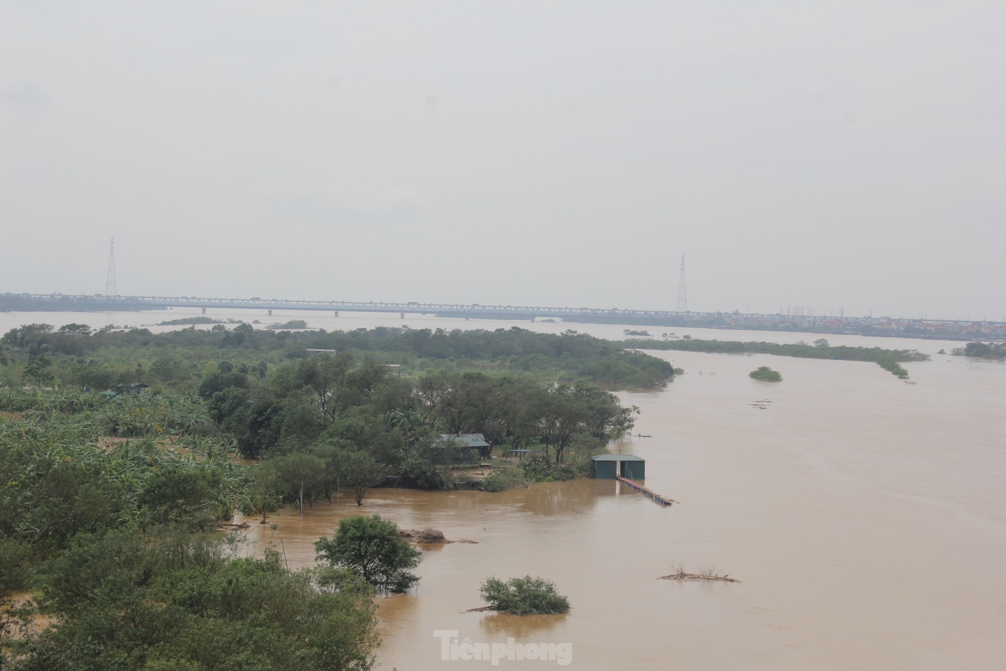 Người dân ven sông Hồng đếm từng giây chờ lũ rút để được về nhà- Ảnh 27.