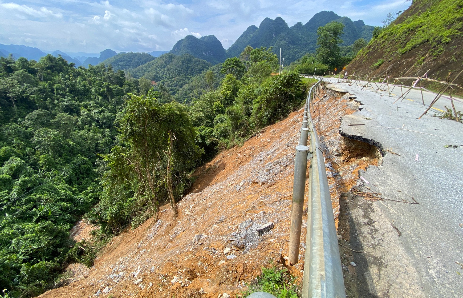 Cao Bằng: Hàng chục điểm sạt lở trên quốc lộ 34 qua huyện Nguyên Bình- Ảnh 3.