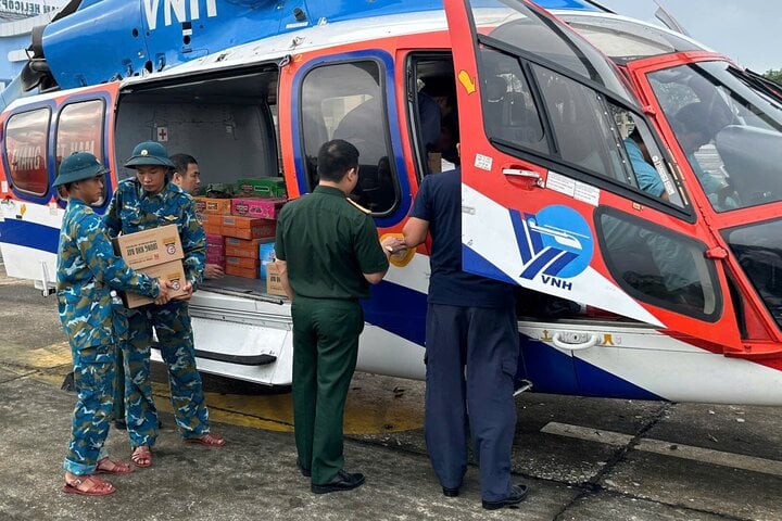 Bên trong một chuyến bay chở hàng cứu trợ từ Hà Nội lên Cao Bằng- Ảnh 1.