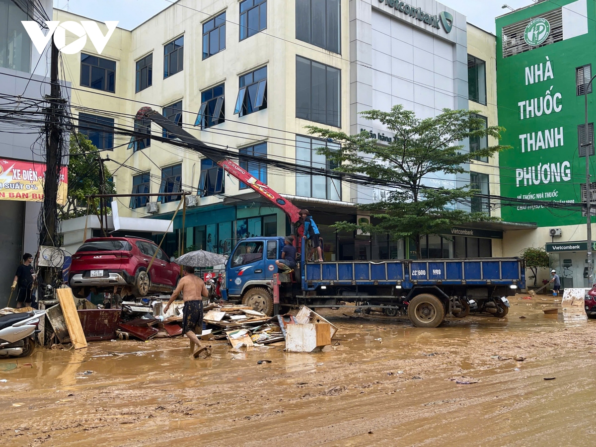 Thành phố Yên Bái ngập ngụa bùn, rác sau lũ- Ảnh 13.