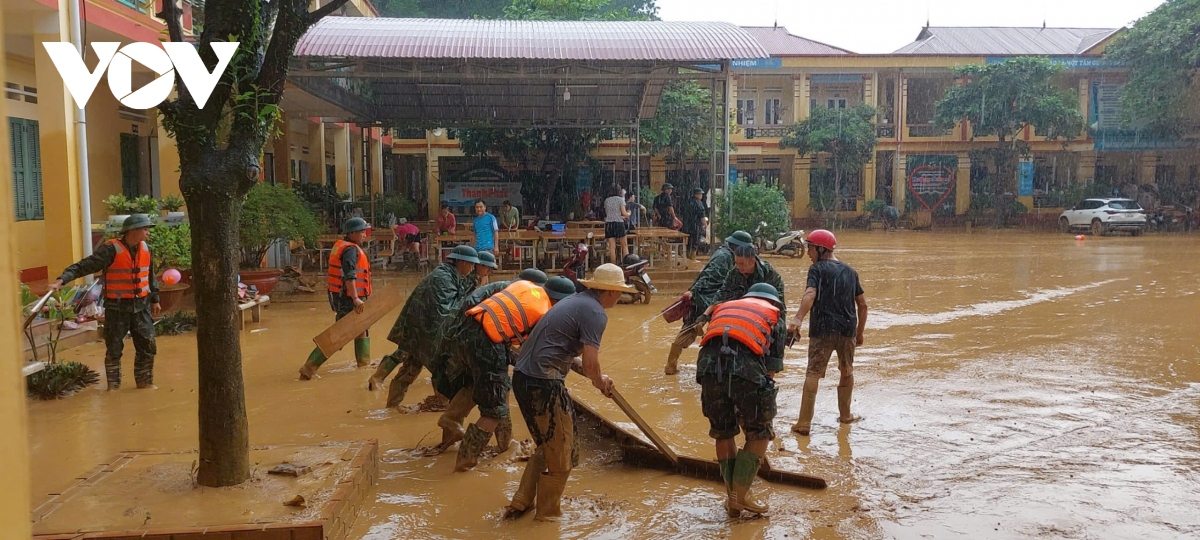 Thành phố Yên Bái ngập ngụa bùn, rác sau lũ- Ảnh 5.