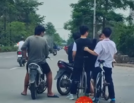 Hà Nội: Công an xác minh thông tin nhóm thanh niên trấn lột học sinh giữa đường- Ảnh 2.