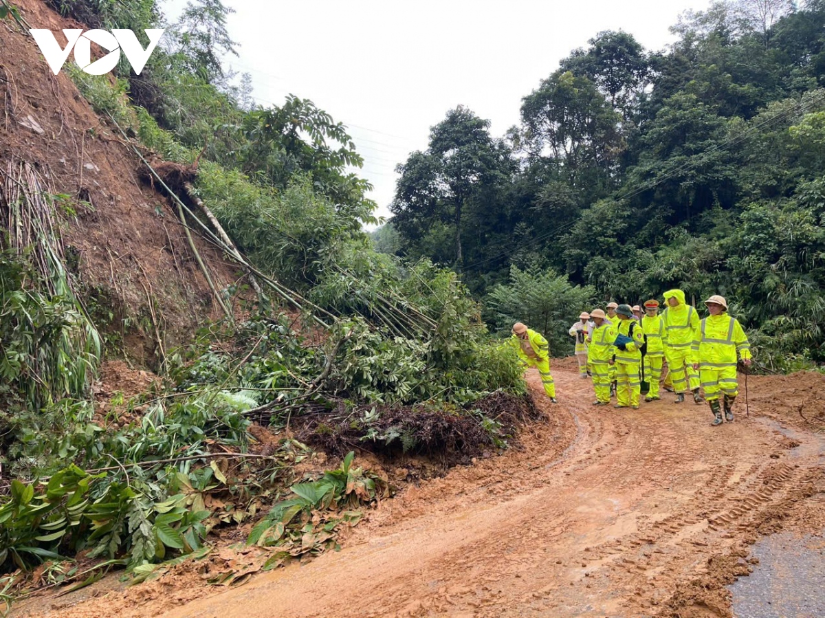 Vượt 20 km đường rừng đưa nạn nhân trở về với gia đình- Ảnh 4.