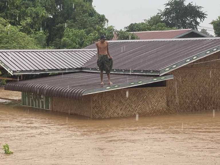 Hoàn lưu bão Yagi tiếp tục gây mưa lũ, sạt lở nhiều khu vực ở Myanmar và Thái Lan- Ảnh 1.