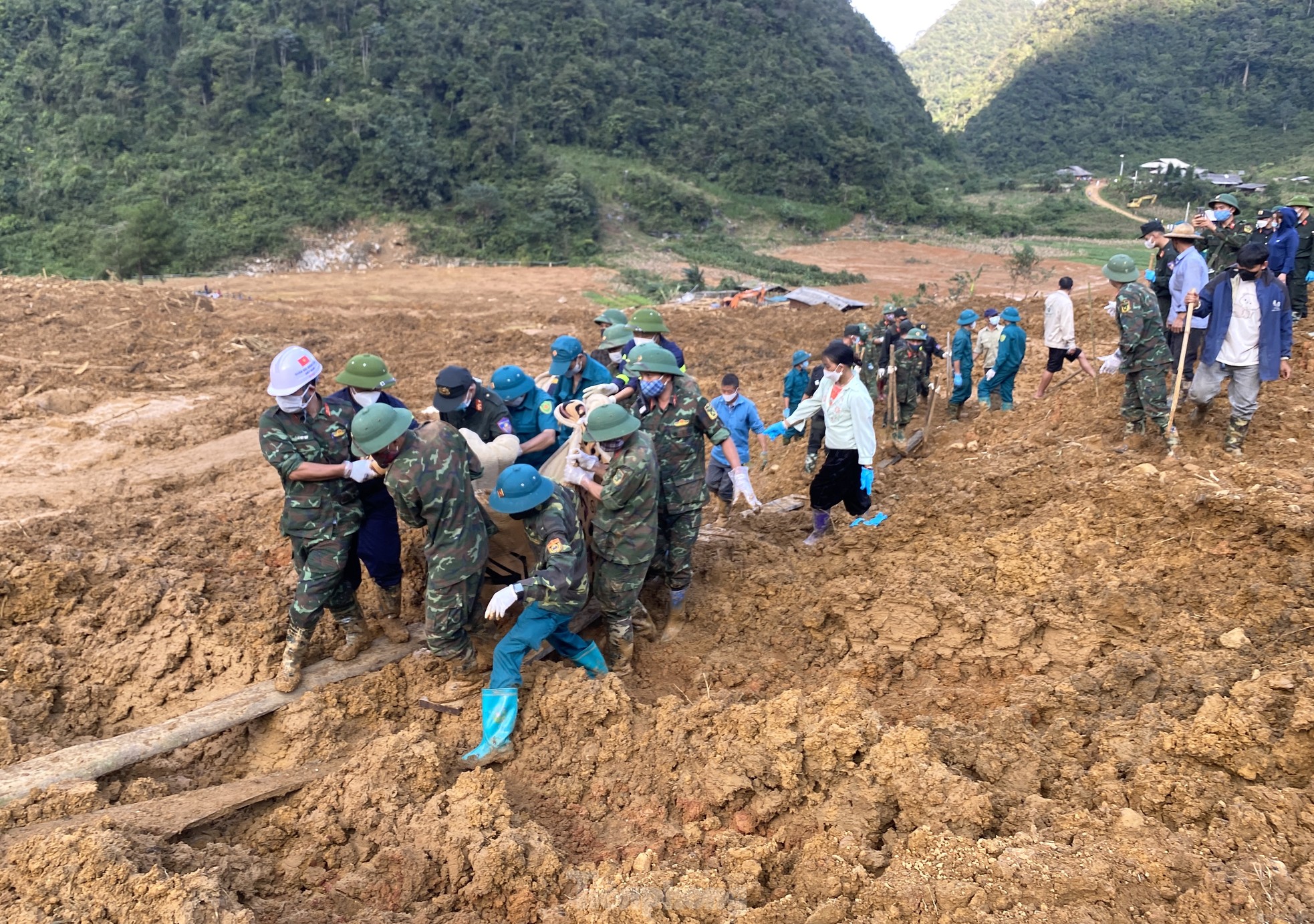 Tan hoang hiện trường 6 ngôi nhà bị san phẳng ở Cao Bằng khiến 9 người tử vong- Ảnh 16.