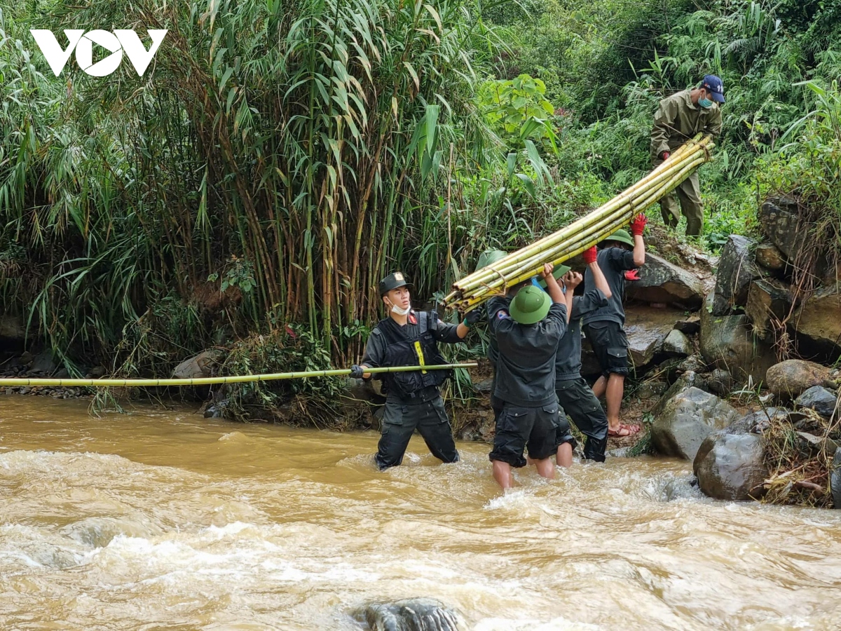 Vượt 20 km đường rừng đưa nạn nhân trở về với gia đình- Ảnh 7.