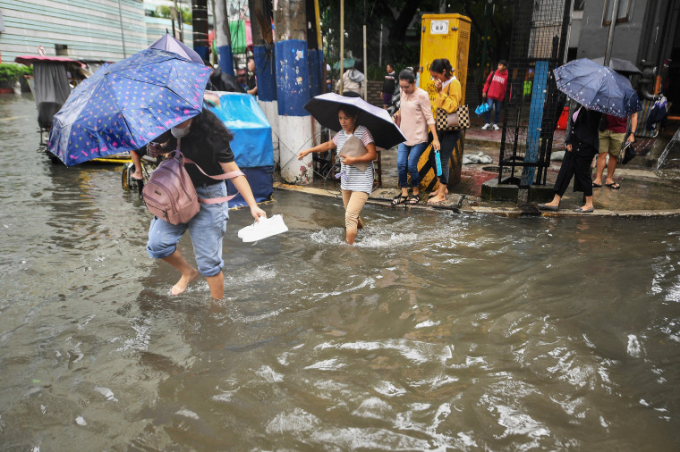 Tàn dư bão Yagi hồi sinh: Mạnh trở lại sau khi tàn phá nhiều nơi, quốc gia tỷ dân đang "nín thở" đón bão- Ảnh 1.