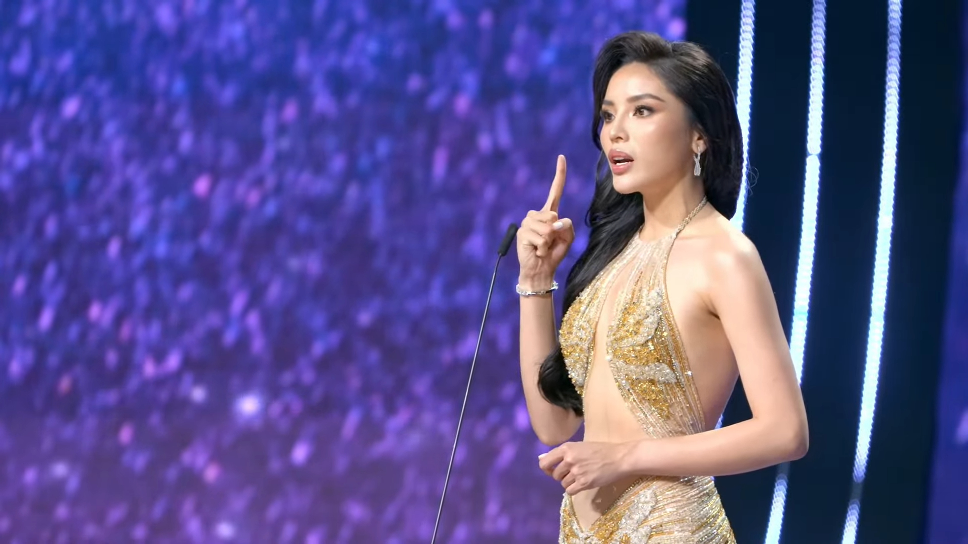 Người thực sự “nhai mic” ở Chung kết Miss Universe Vietnam lấn át cả Tân Hoa hậu Kỳ Duyên- Ảnh 2.