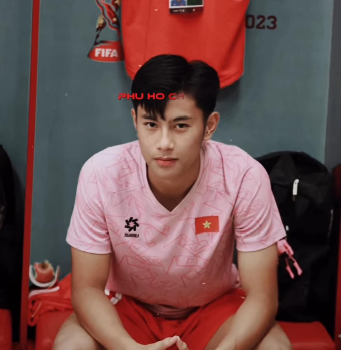 Sốc visual hotboy 16 tuổi Trần Gia Bảo: Được ví như Lamine Yamal, lần đầu đá V.League đã ghi bàn, vượt qua cả Công Phượng, Quang Hải- Ảnh 4.