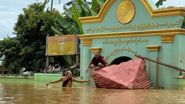 Myanmar: 74 người thiệt mạng vì lũ lụt, lở đất do siêu bão YAGI- Ảnh 1.