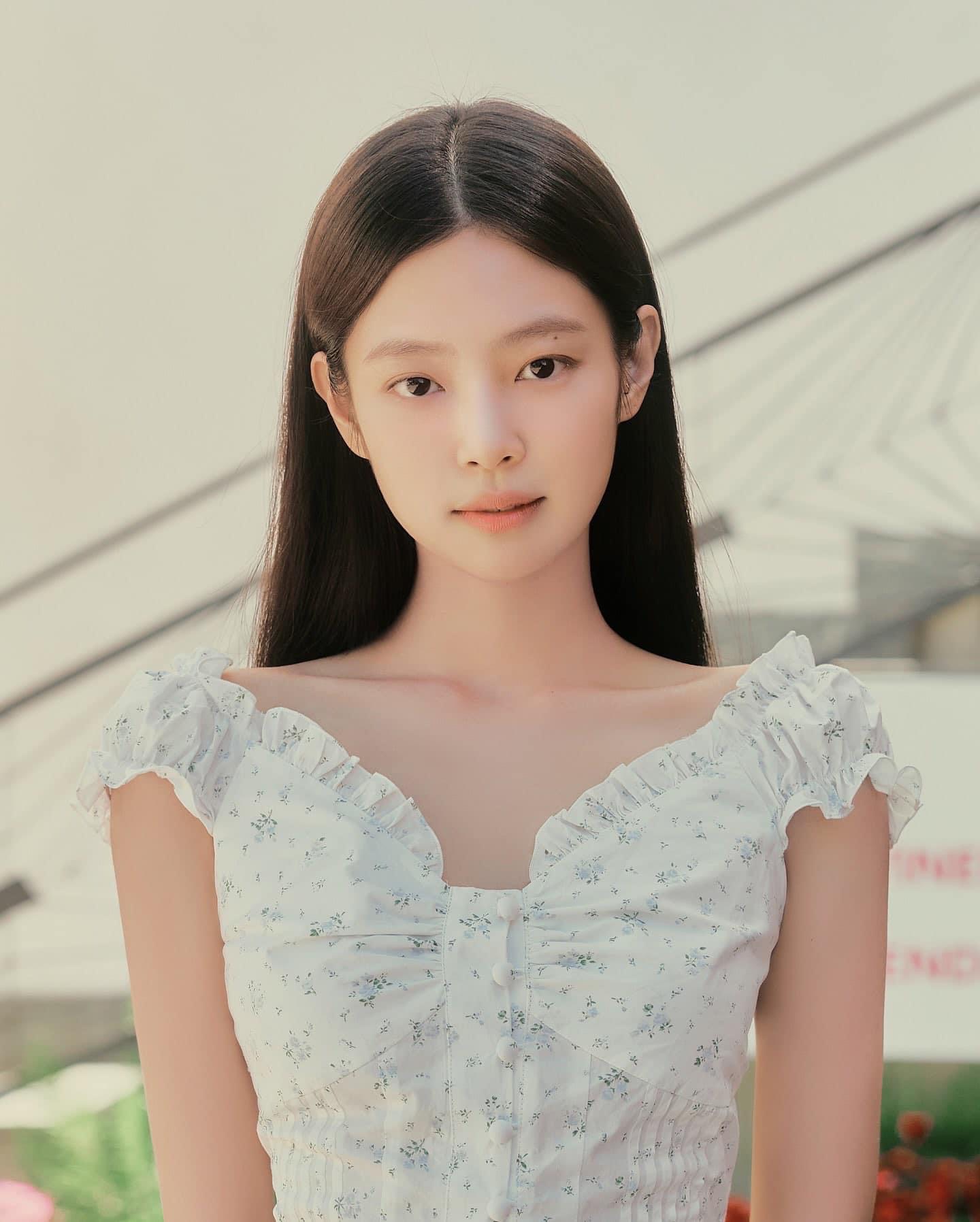 Jennie "bỏ phố về quê": Chuyển nghề làm cô chủ trọ, chỉ thích diện style giản dị với đồ trắng xinh mê mẩn- Ảnh 9.