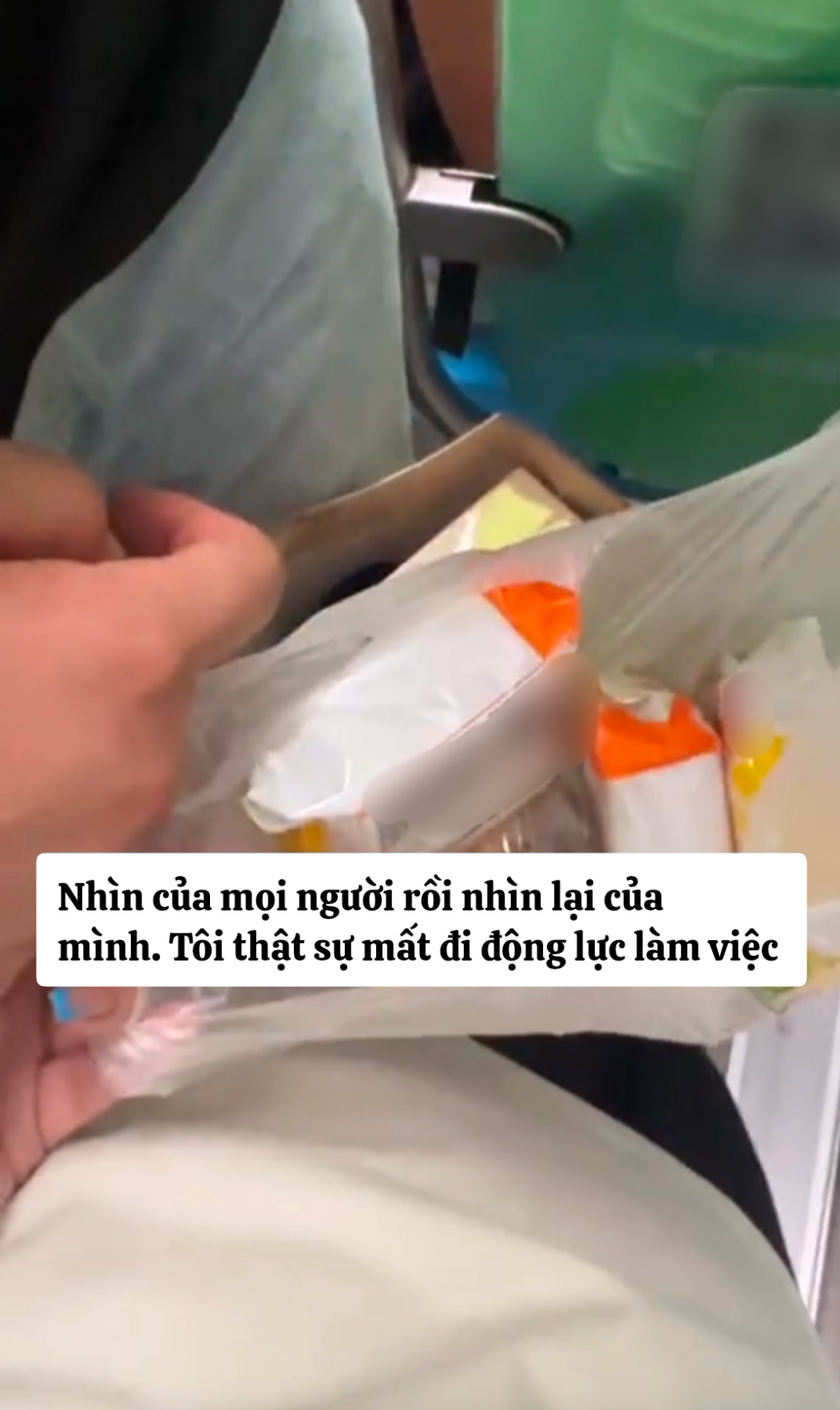 Đi tàu điện ngầm dịp Trung thu, nhìn qua 1 chi tiết là biết ai giỏi ai giàu, kẻ không đủ đẳng cấp đành chọn đi taxi cho bớt tủi thân- Ảnh 5.