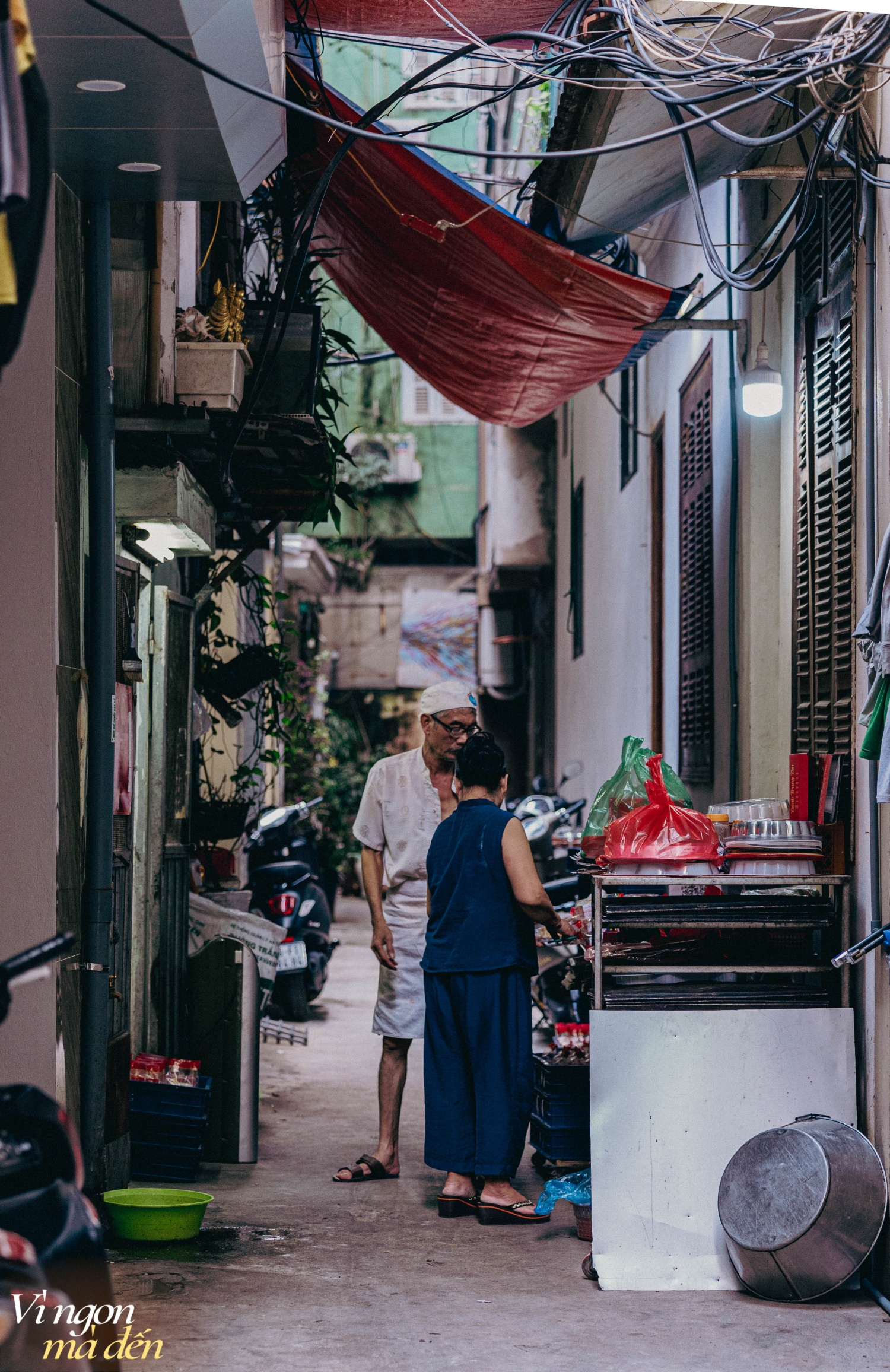 Lò bánh Trung thu cổ truyền hơn 34 năm tuổi ẩn mình trong con ngõ nhỏ ở Hà Nội, nơi làm ra những chiếc bánh nướng con cá gắn liền với tuổi thơ nhiều người- Ảnh 26.