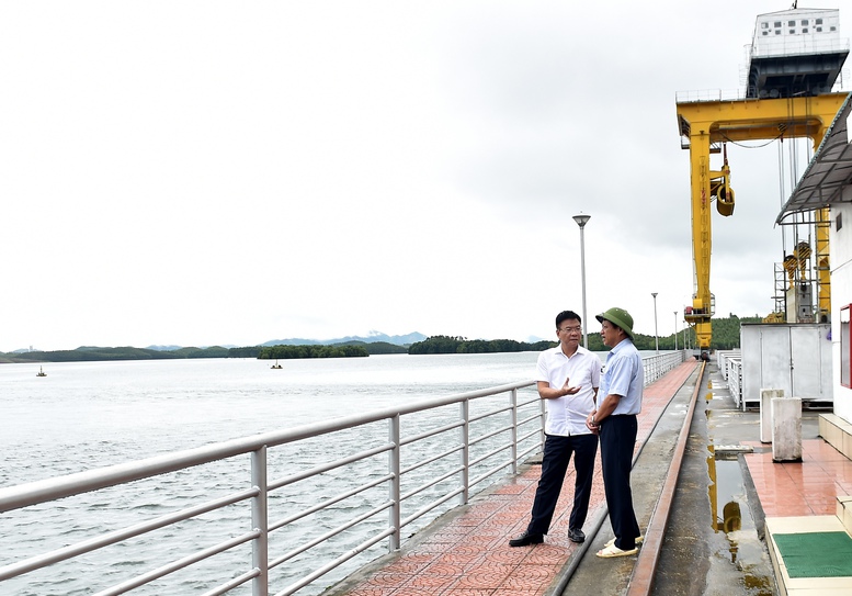 “Trận chiến sinh tử” với cơn lũ khủng khiếp, tỷ lệ 10.000 năm mới xuất hiện một lần ở hồ Thác Bà- Ảnh 3.