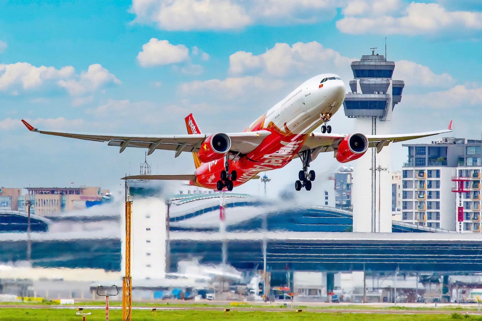 Vietjet mở bán sớm 2,6 triệu vé Tết 2025, giá chỉ từ 890.000 đồng- Ảnh 2.