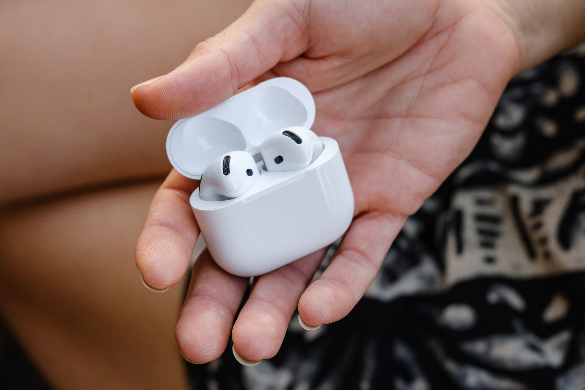 Trải nghiệm AirPods 4, "món hời" đáng mua nhất 2024: Nhiều tính năng như bản Pro, lại rẻ hơn hẳn 1 triệu- Ảnh 1.